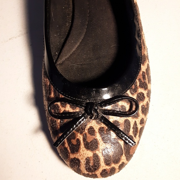 LEOPARD SLIP ON SHOES W/BOW SIZE 8 - Picture 2 of 4